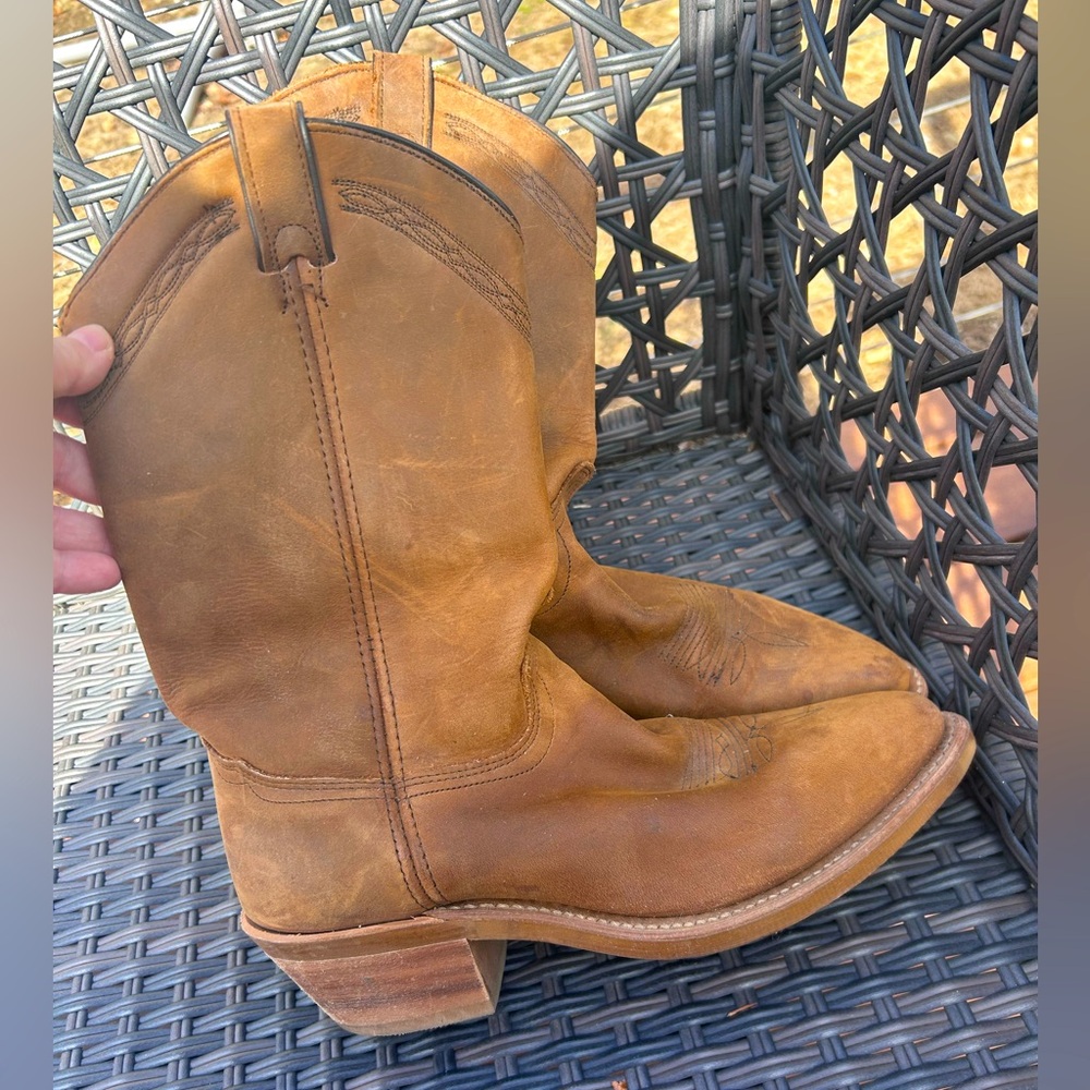 ARIAT COWBOY BOOTS, SZ 8, worn once